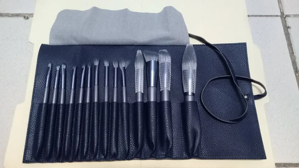 14 Pieces Brush Set with Black Case, Matte Black Handles