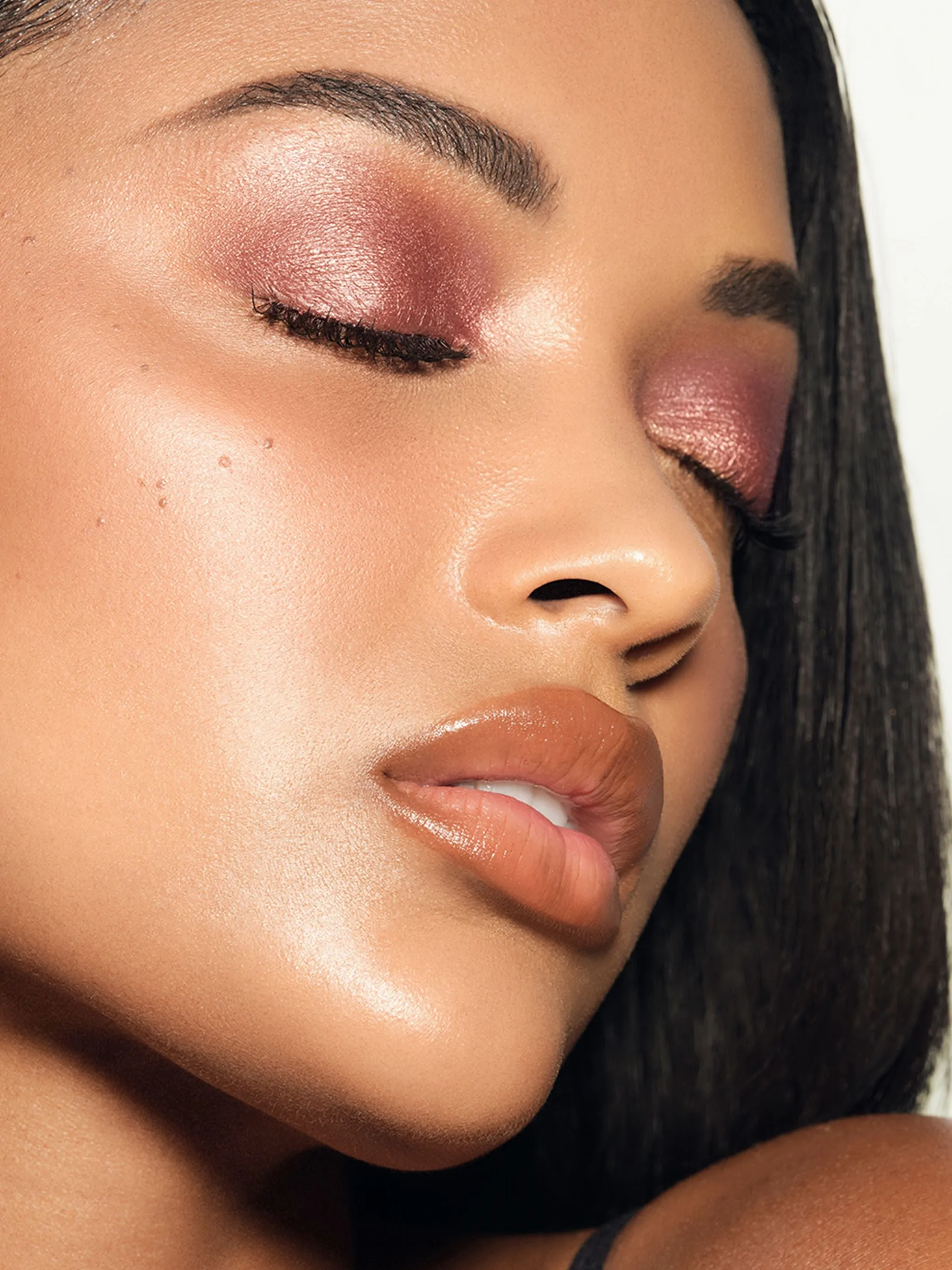 Multi-Chromatic Metal-Reflecting Eyeshadow