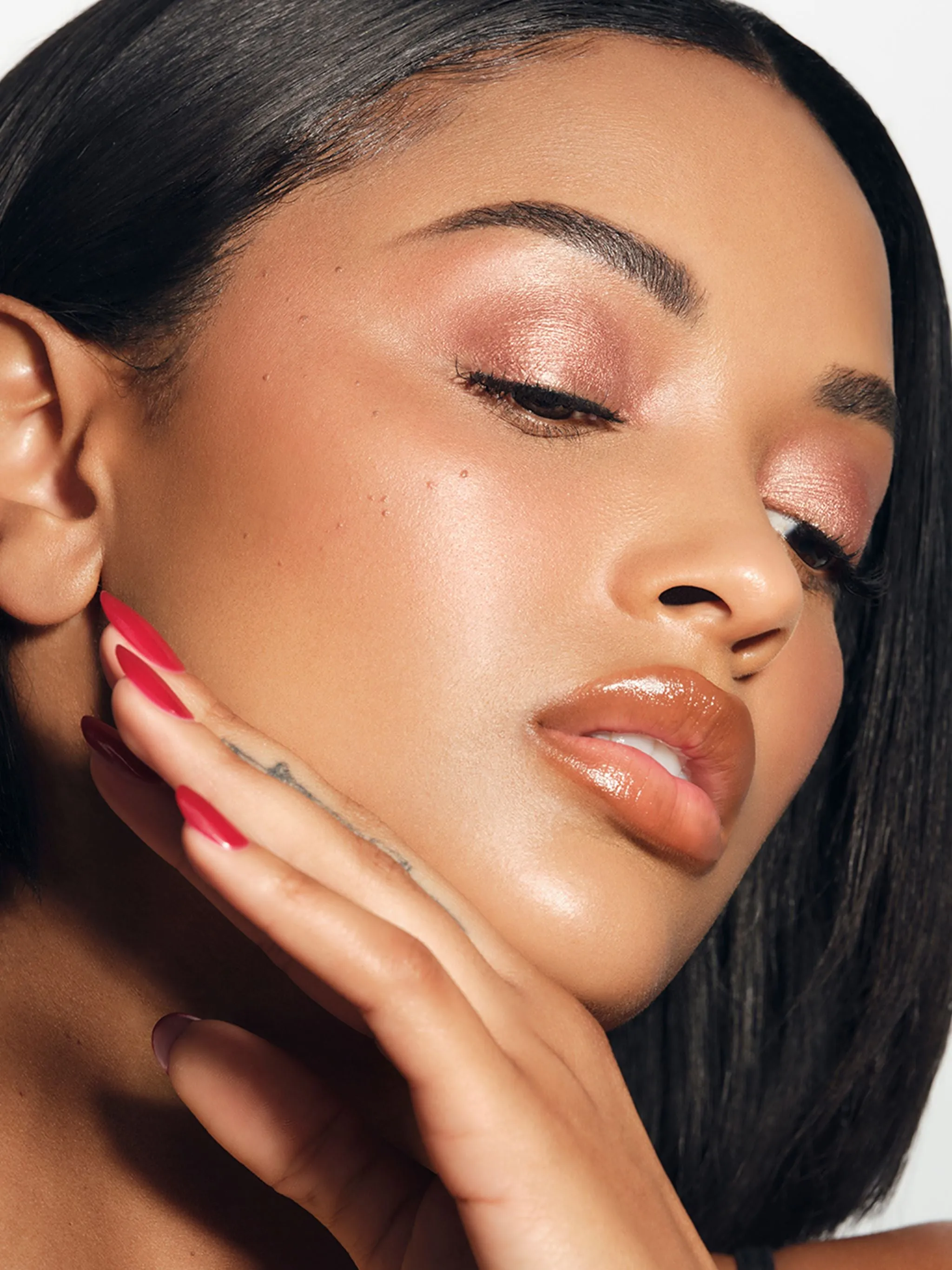Multi-Chromatic Metal-Reflecting Eyeshadow