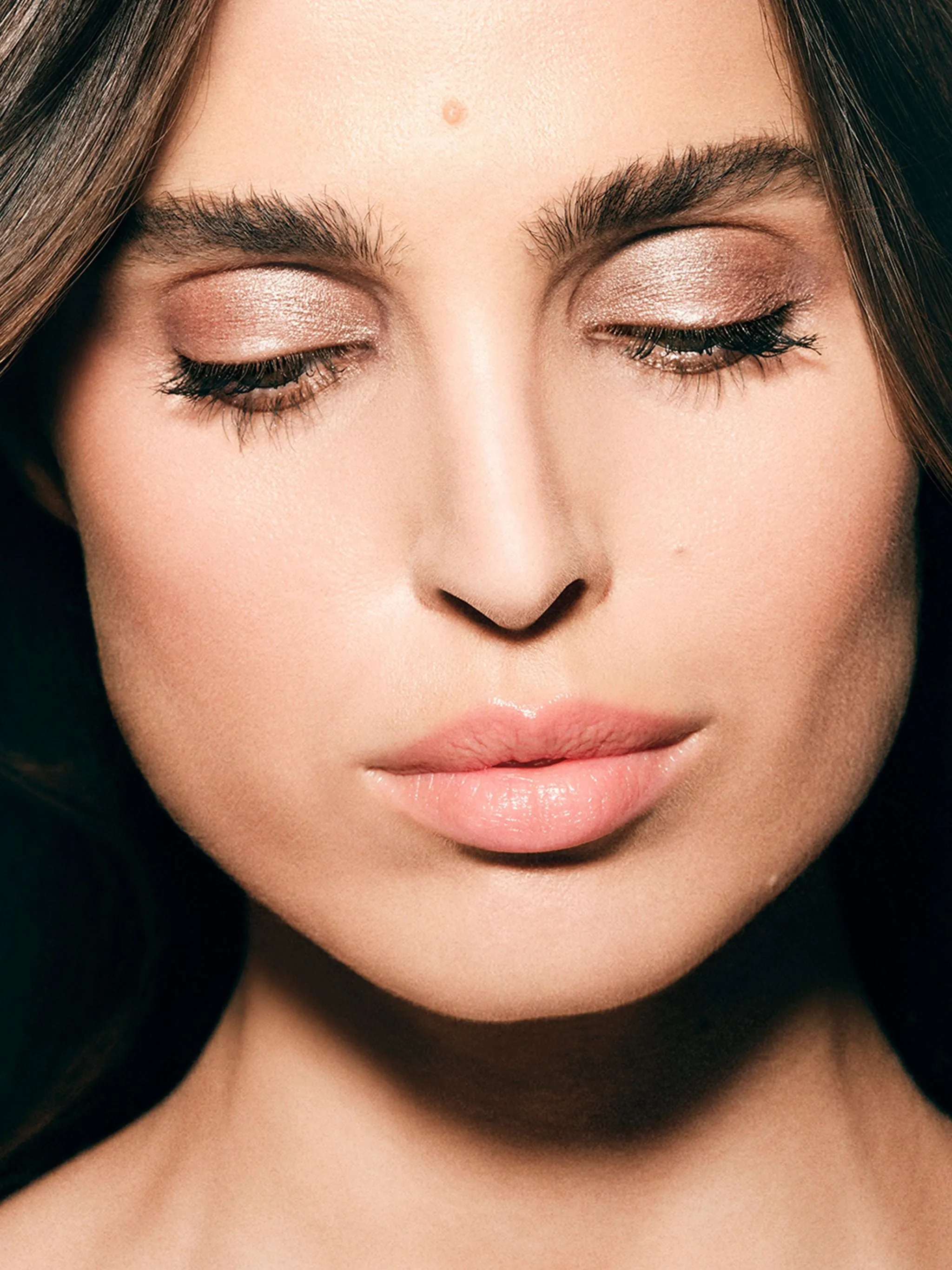 Multi-Chromatic Metal-Reflecting Eyeshadow